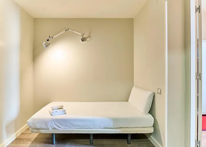 Montserrat Apartments By Gaiarooms